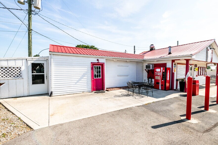 More Photos Of 961 E High St, Hicksville Restaurant For Sale