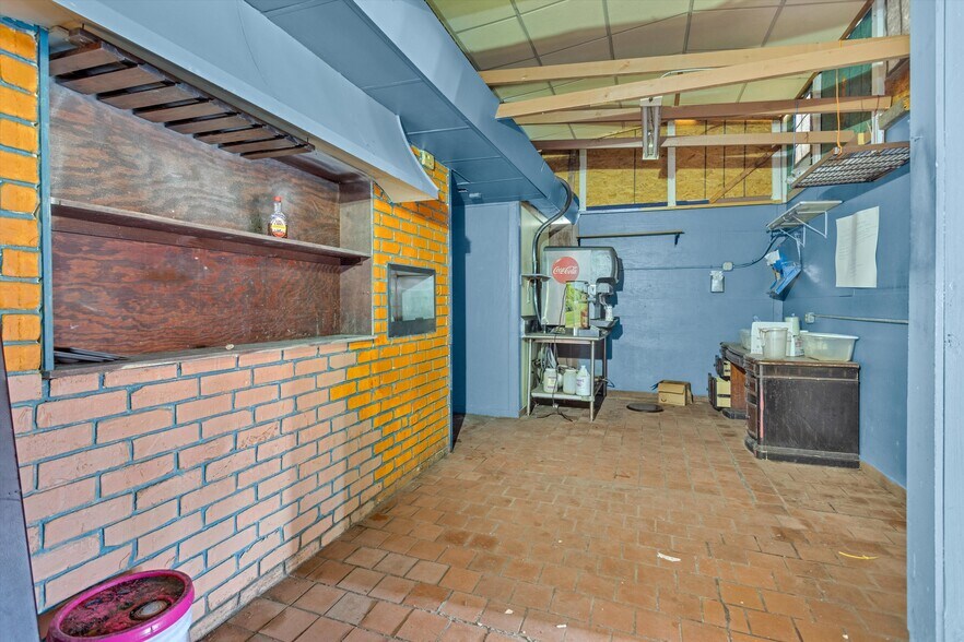 More Photos Of 235 E Gibson St, Jasper Restaurant For Lease