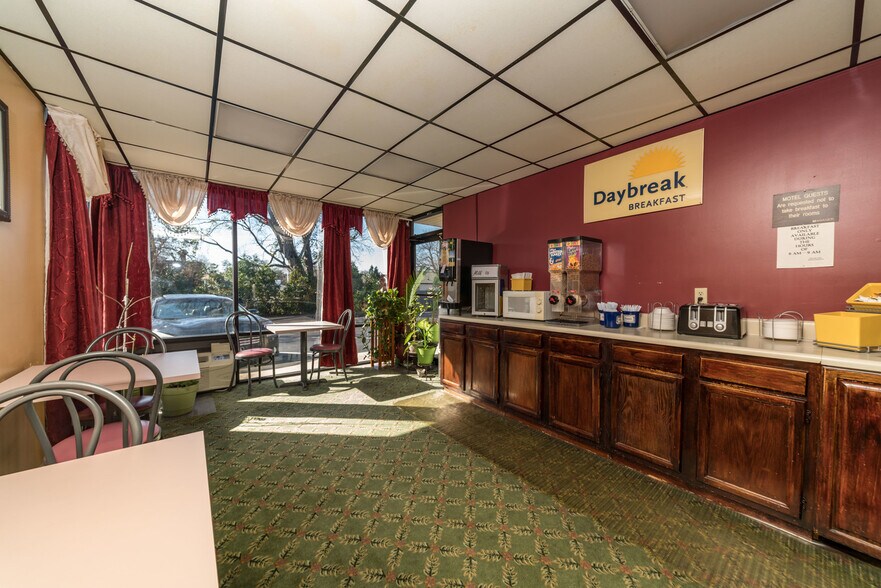 More Photos Of 820 Market St, Cheraw Hotel For Sale