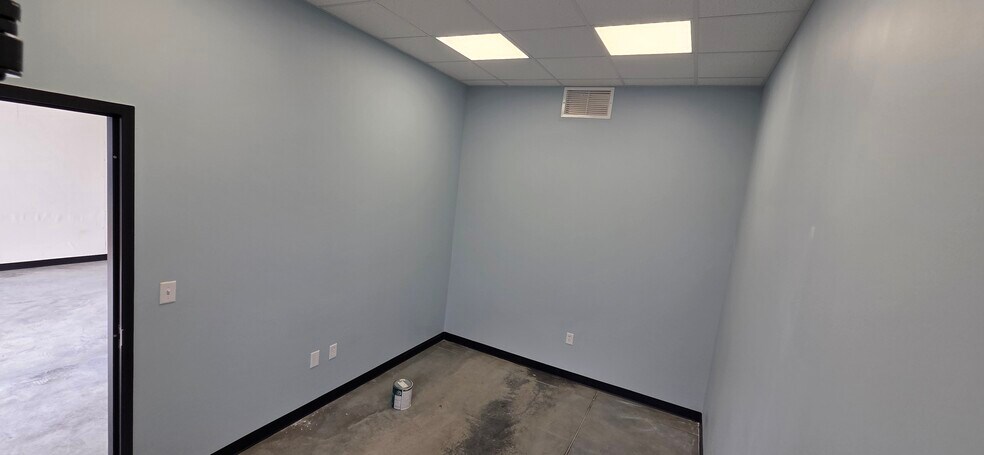 More Photos Of 5818 S 107th East Ave, Tulsa Warehouse For Lease