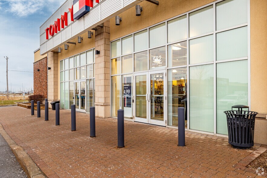 More Photos Of 582 Ch de Touraine, Boucherville Unknown For Lease