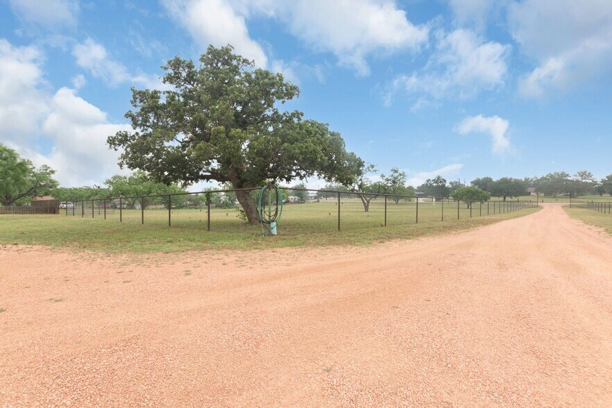 More Photos Of 310 Cortez Trl, Buchanan Dam Trailer Camper Park For Sale