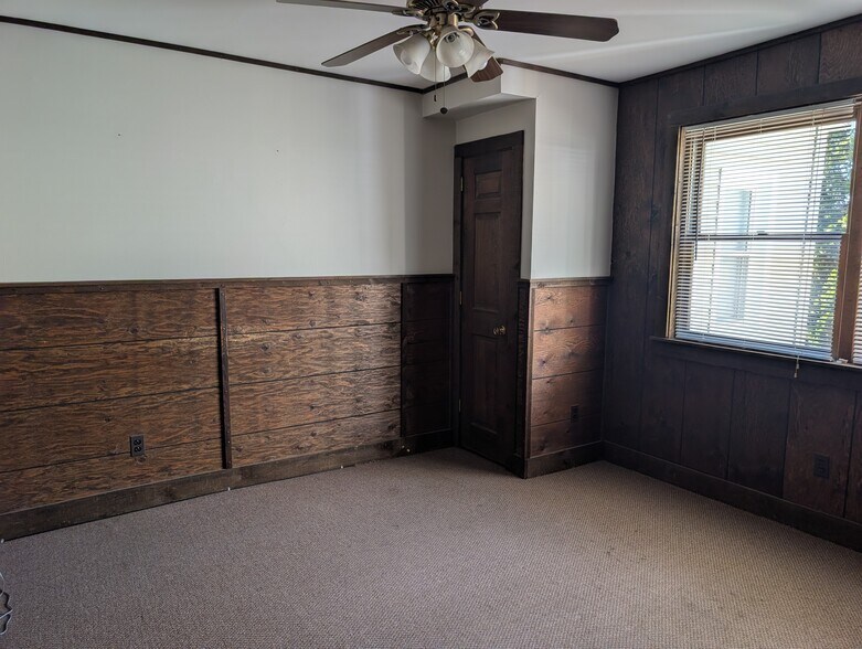 More Photos Of 368 Derby Ave, Derby Storefront Retail Office For Lease