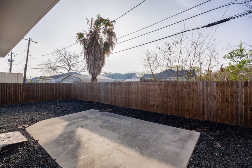 More Photos Of 525 Clifford St, Corpus Christi Office For Sale