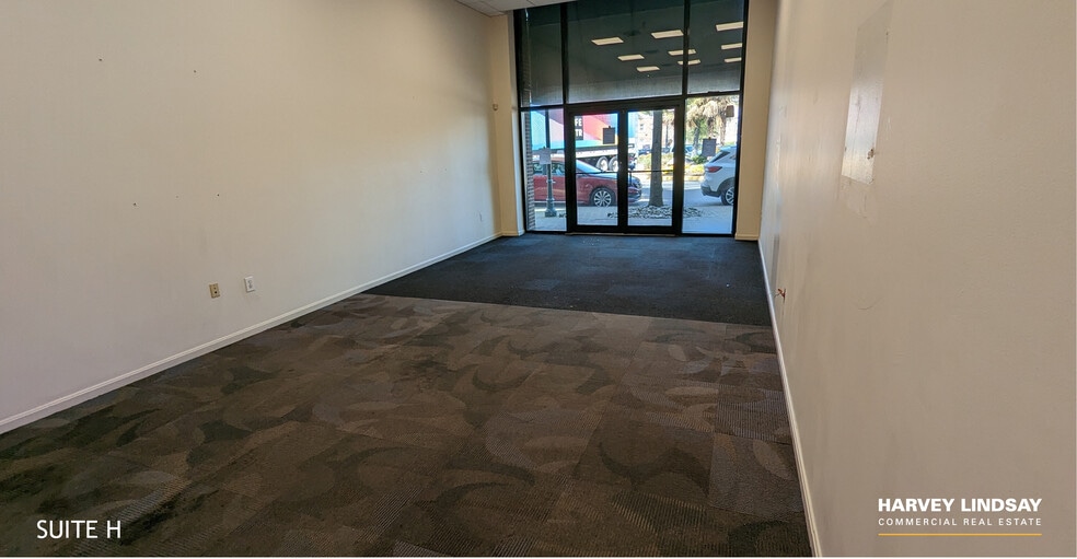 More Photos Of 720-774 Settlers Landing Rd, Hampton Parking Garage For Lease