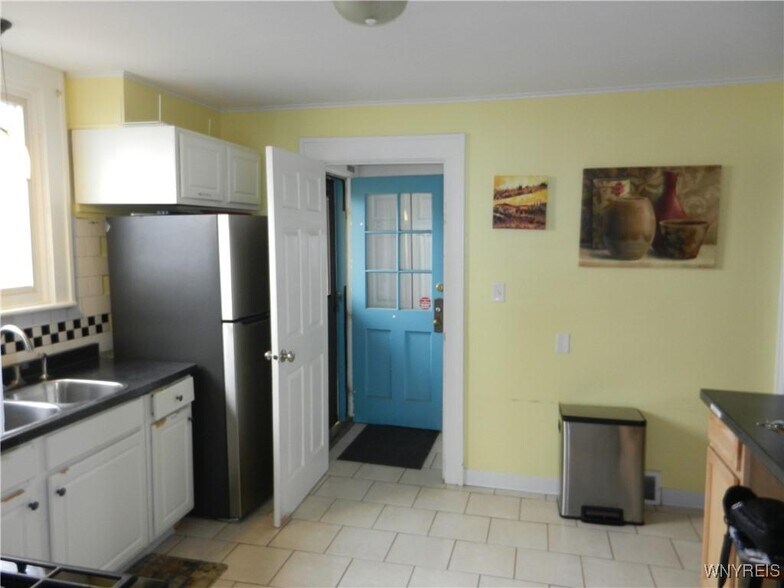 More Photos Of 4904 Lake Shore Rd, Hamburg Office Residential For Sale