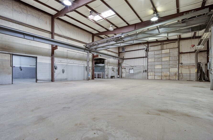 More Photos Of 6209 S Shields Blvd, Oklahoma City Manufacturing For Sale