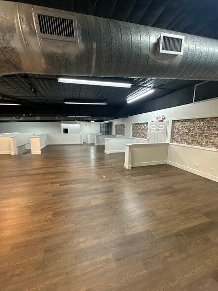 More Photos Of 5708 N Shepherd Dr, Houston Unknown For Lease