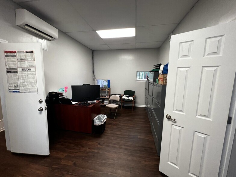 More Photos Of 2712 Sparrows Point Rd, Baltimore Light Manufacturing For Sale