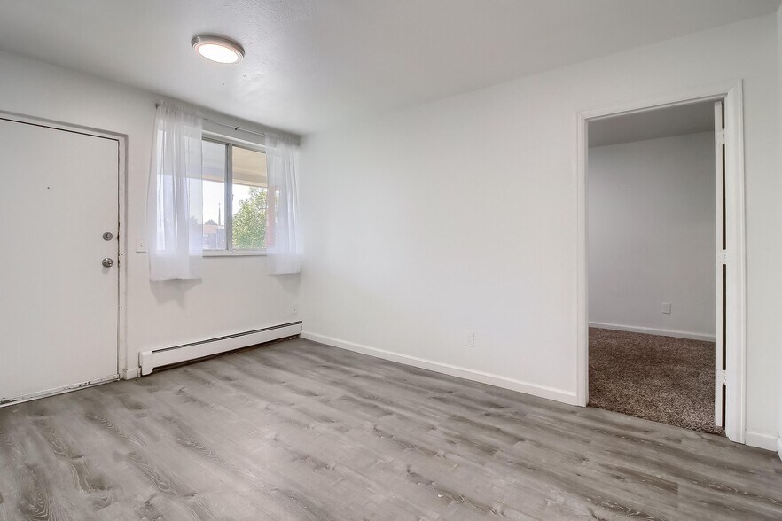 More Photos Of 1422 Macon St, Aurora Apartments For Sale