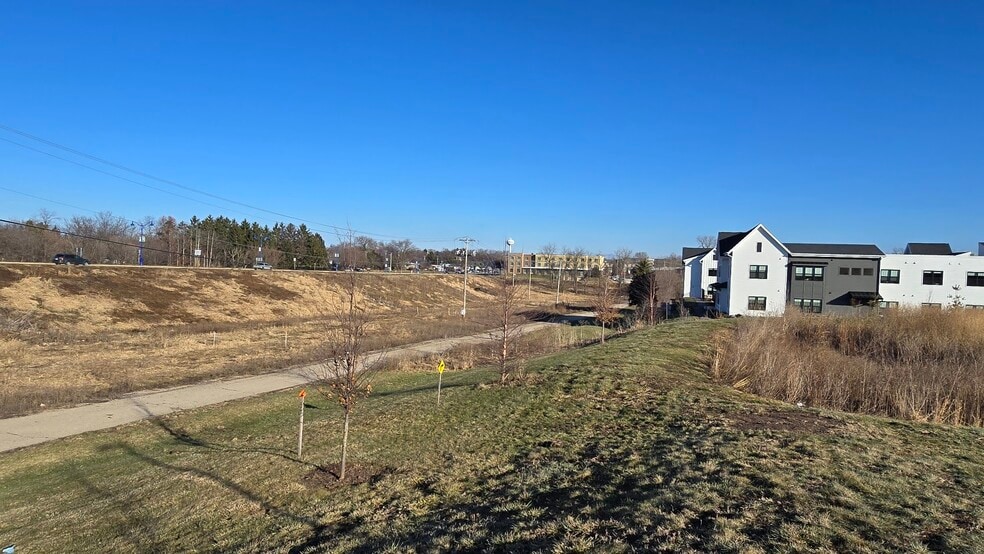 More Photos Of 147 West End Cir, Verona Freestanding For Lease