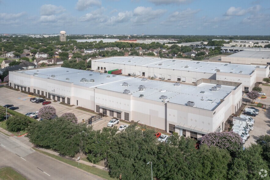 More Photos Of 10207 S Sam Houston Pky W, Houston Unknown For Lease