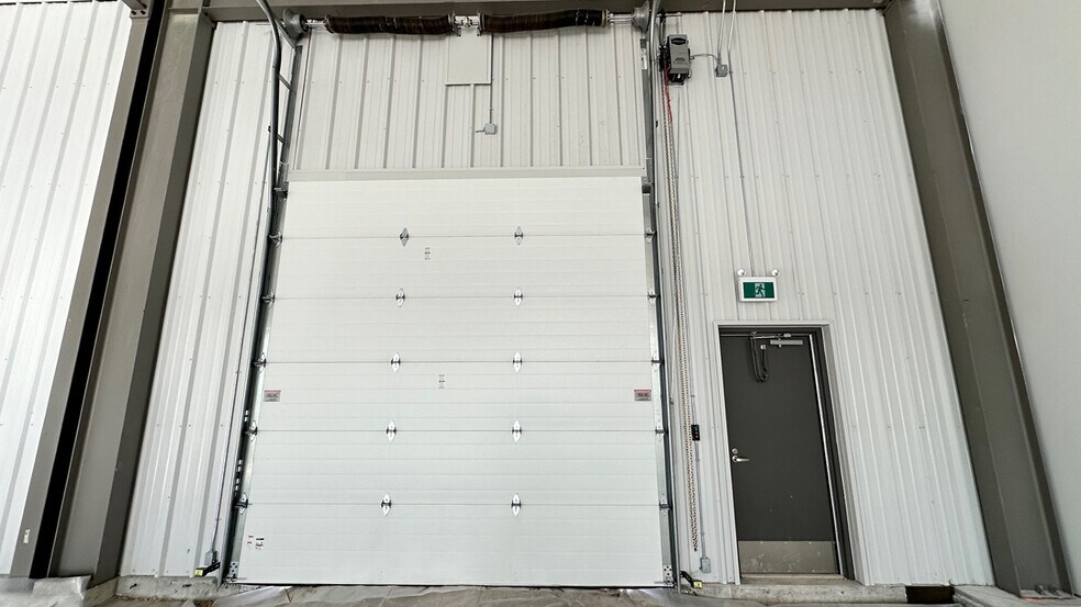 More Photos Of 4945 Portage Av, Headingley Flex For Lease