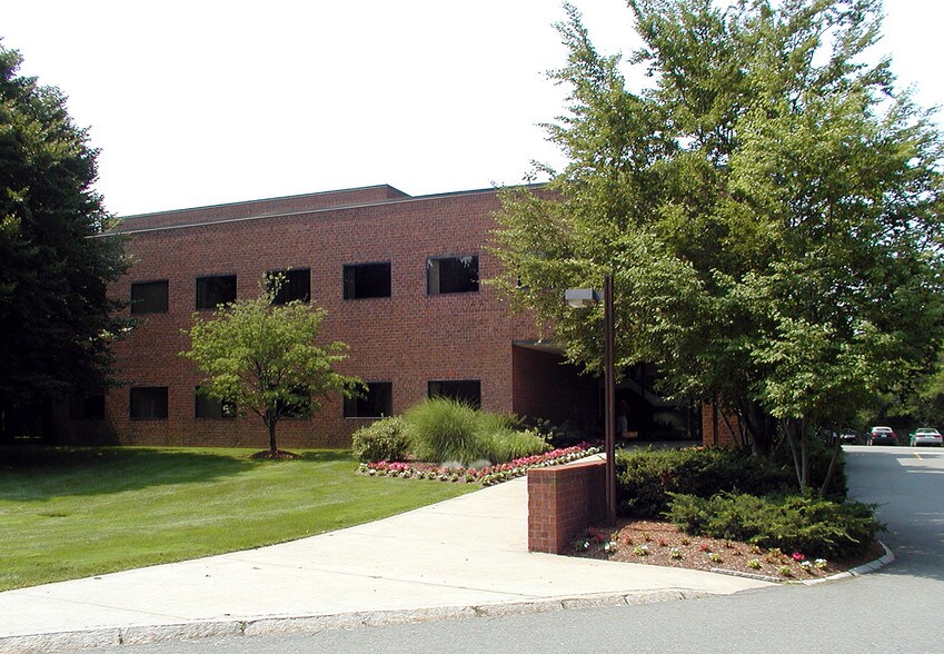 More Photos Of 100 Unicorn Park Dr, Woburn Office For Lease