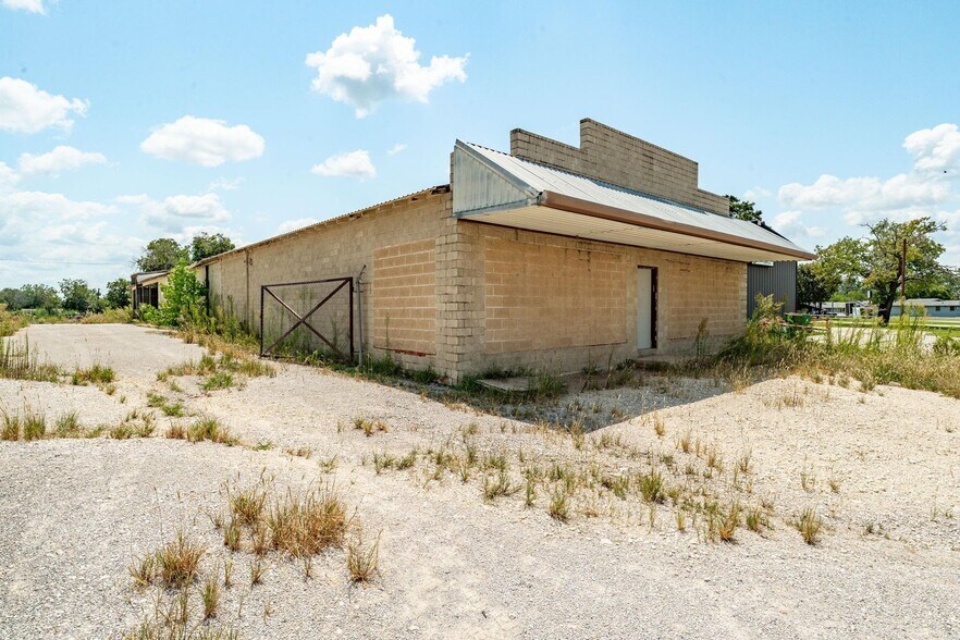 More Photos Of 1208 E Washington St, Stephenville Industrial For Sale
