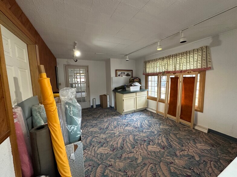 More Photos Of 1550 Dousman St, Green Bay Storefront Retail Office For Sale