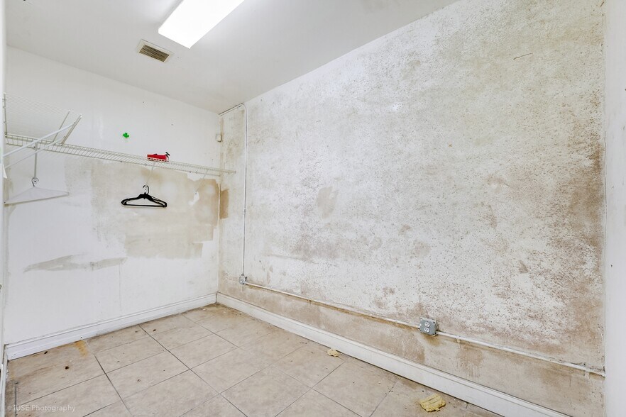 More Photos Of 2381-2389 NW 54th St, Miami Freestanding For Sale