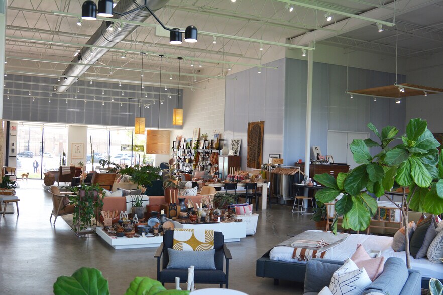 More Photos Of 2530-2532 Converse St, Dallas Light Manufacturing For Sale