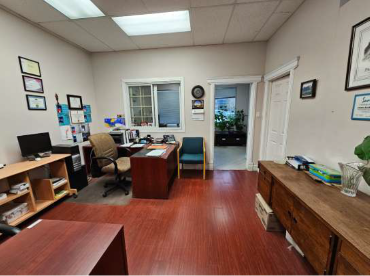 More Photos Of 2355 Derry Rd E, Mississauga Office For Sale