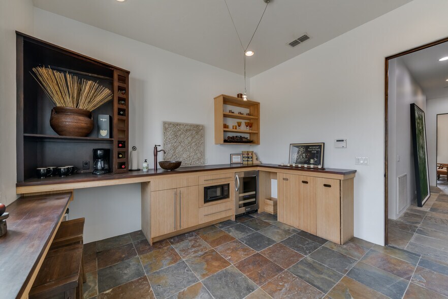 More Photos Of 1703 Highway 35 S, Rockport Office Residential For Lease