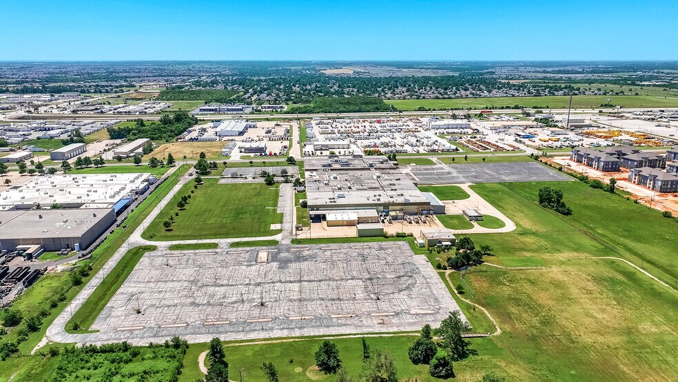 More Photos Of 10321 W Reno Ave, Oklahoma City Manufacturing For Lease