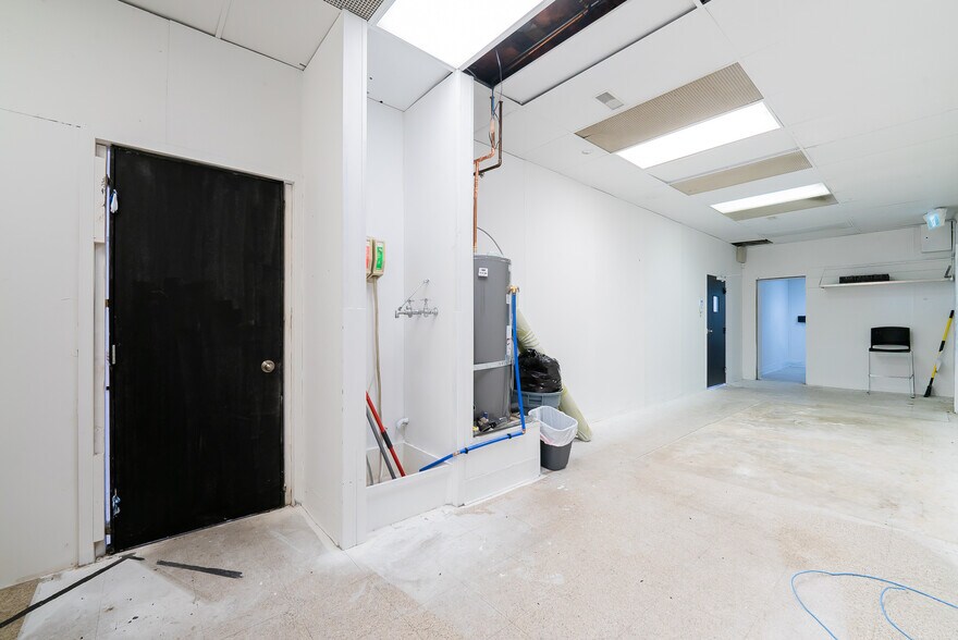 More Photos Of 111 Terminal Av, Nanaimo General Retail For Sale