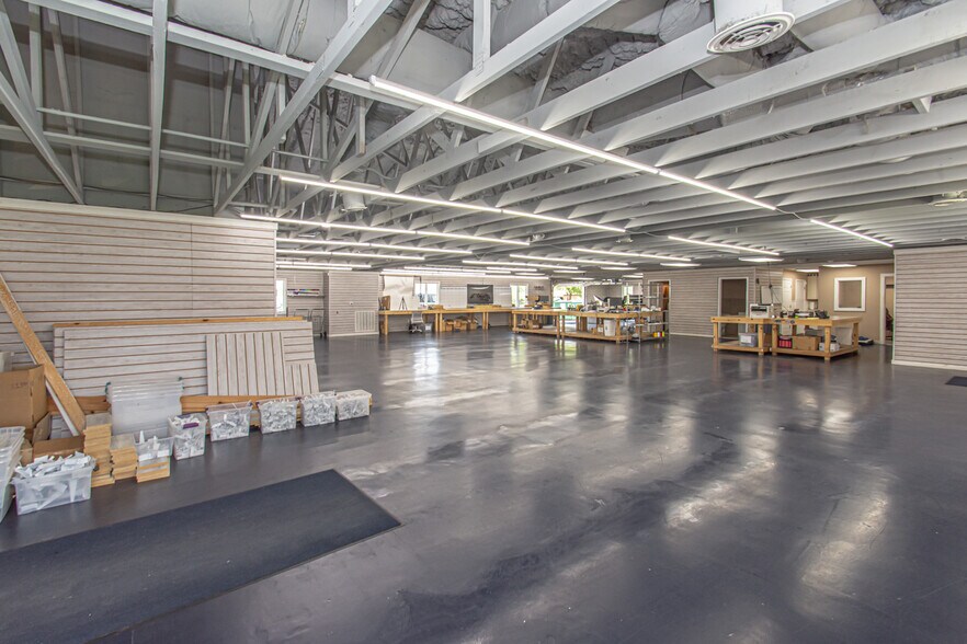 More Photos Of 1908 N Lakeman Dr, Bellbrook Storefront Retail Office For Sale