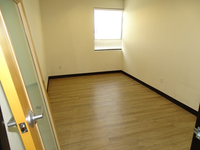 More Photos Of 750 Coronado Center Dr, Henderson Medical For Lease