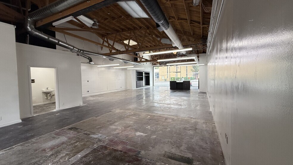 More Photos Of 7922-7924 Melrose Ave, Los Angeles Storefront For Lease