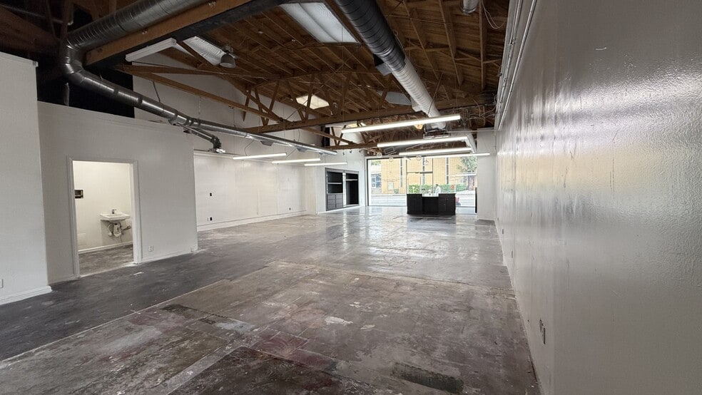 More Photos Of 7922-7924 Melrose Ave, Los Angeles Storefront For Lease