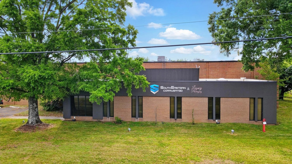 More Photos Of 10901 Carpet St, Charlotte Warehouse For Sale