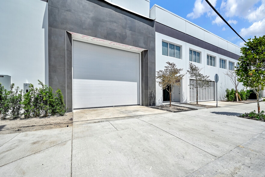 More Photos Of 210 NE 68th St, Miami Warehouse For Sale
