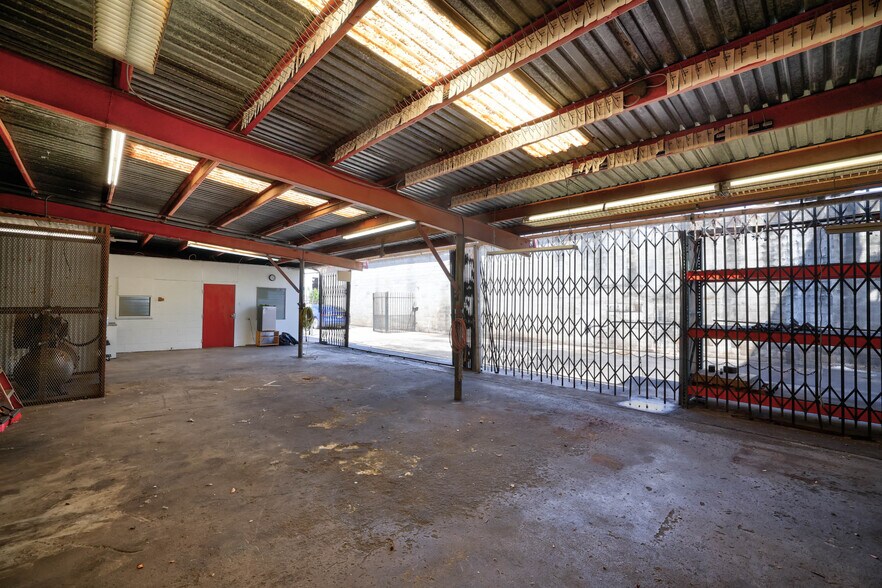 More Photos Of 1924 Democrat St, Honolulu Industrial For Sale