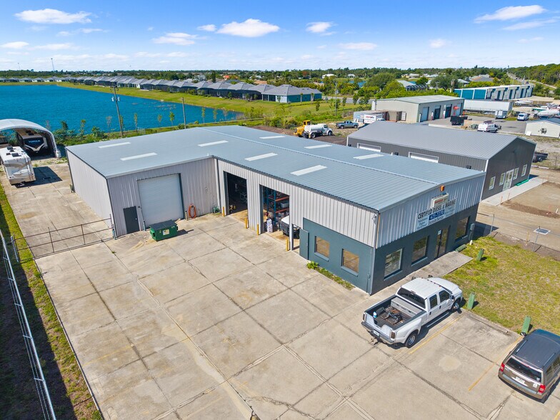 More Photos Of 2640 Avenue of the Americas St, Englewood Warehouse For Sale