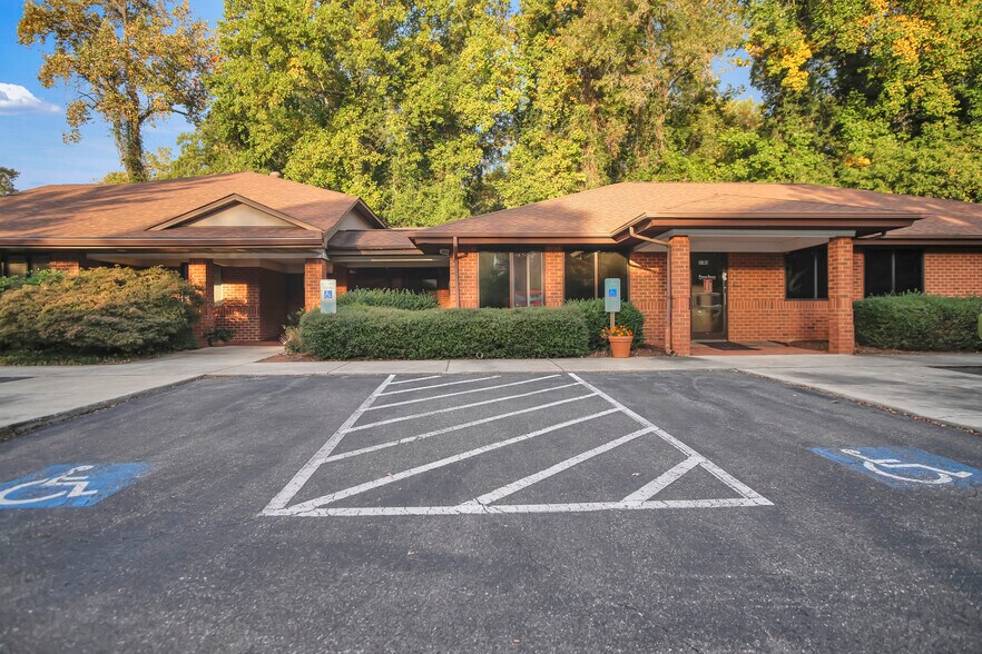 More Photos Of 510 W King St, Kings Mountain Medical For Lease