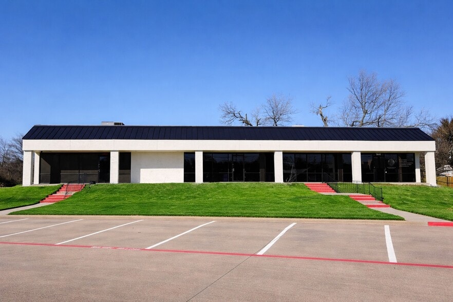 More Photos Of 1449 Forest Ln, Garland Office For Lease