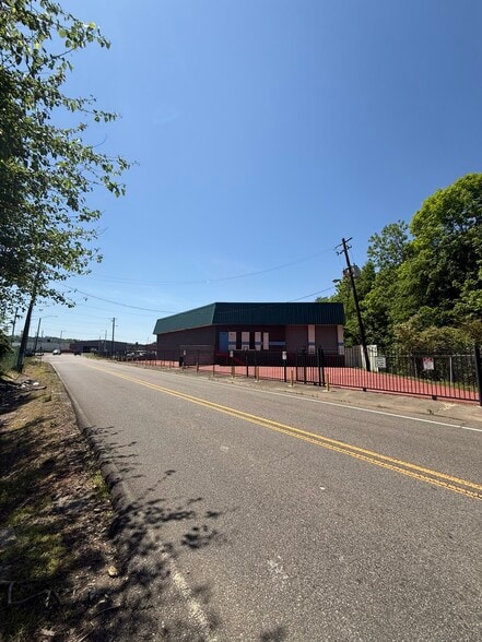 More Photos Of 6420-6436 3rd Ave N, Birmingham Warehouse For Sale