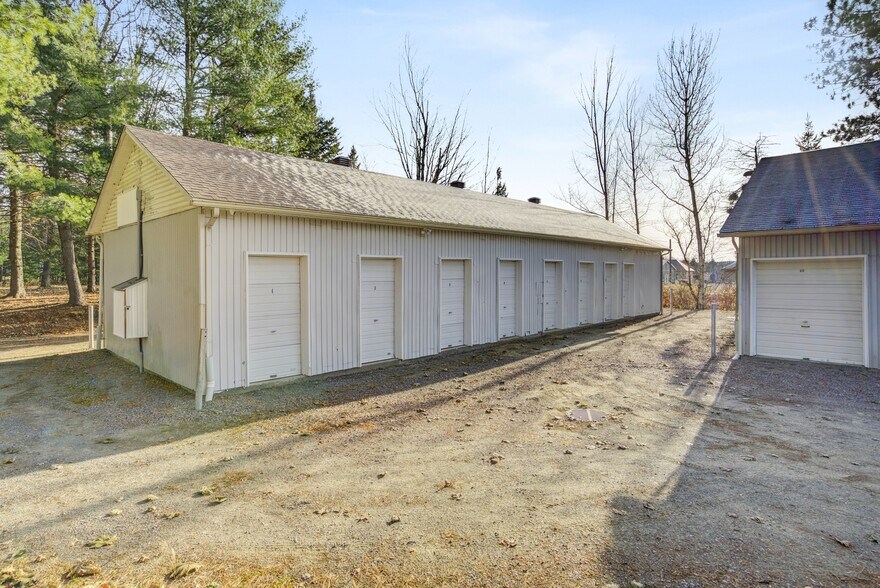 More Photos Of 1550-1560 Rue Michelin, Laval Self Storage For Sale
