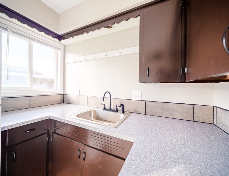 More Photos Of 1061-1067 Ring St, Salem Apartments For Sale