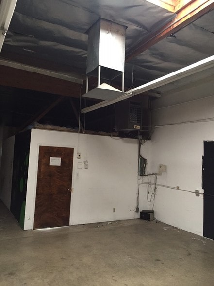 More Photos Of 2001 Westwind Dr, Bakersfield Light Manufacturing For Lease