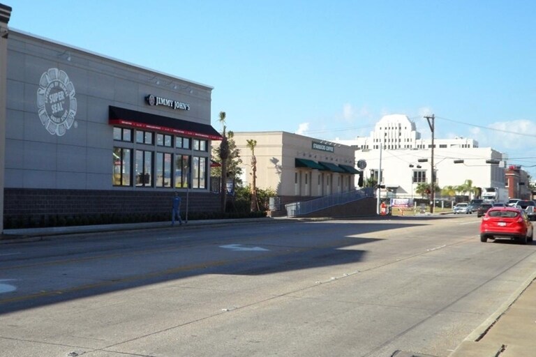 More Photos Of 102 22nd St, Galveston Freestanding For Sale
