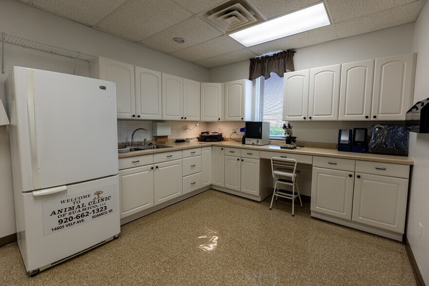More Photos Of 14605 Velp Ave, Suamico Veterinarian Kennel For Lease
