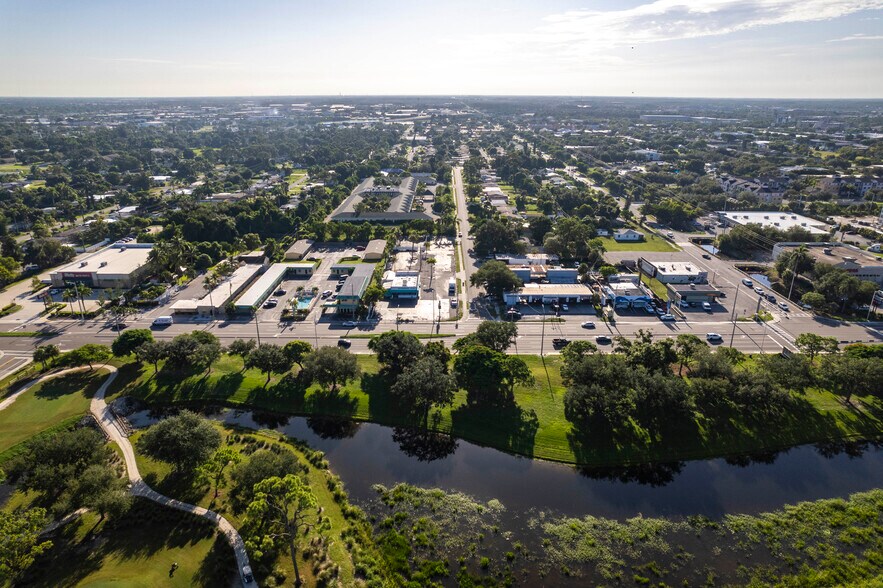 More Photos Of 3535 Cleveland Ave, Fort Myers Auto Dealership For Lease