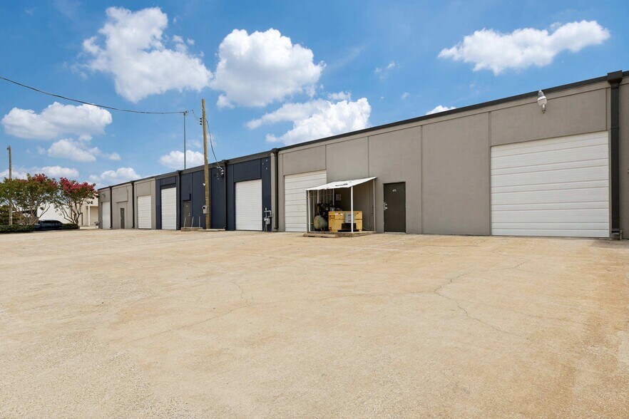 More Photos Of 417 N Interurban St, Richardson Warehouse For Sale