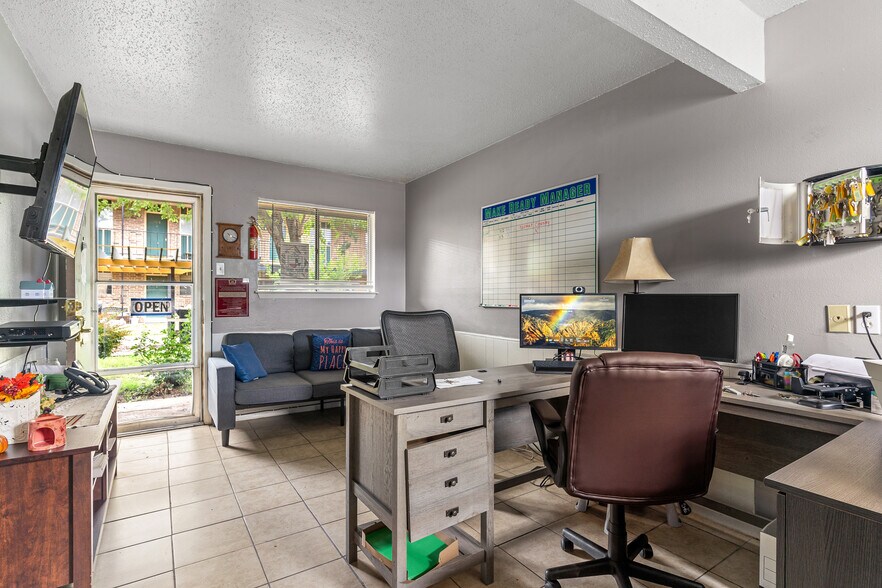 More Photos Of 1031 N Sumner St, Pampa Apartments For Sale