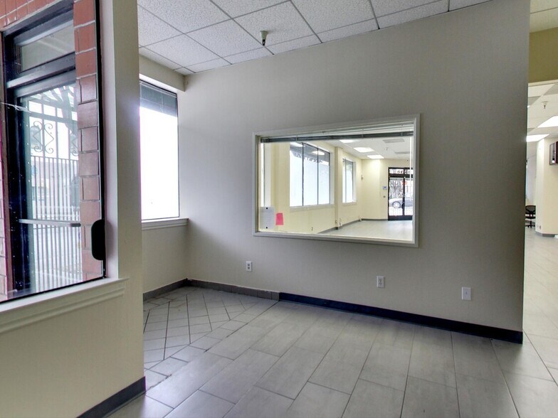 More Photos Of 1398 Valencia St, San Francisco Storefront Retail Residential For Lease