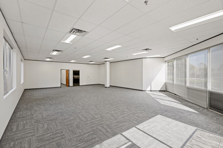 More Photos Of 9229 Waterford Centre Blvd, Austin Unknown For Lease