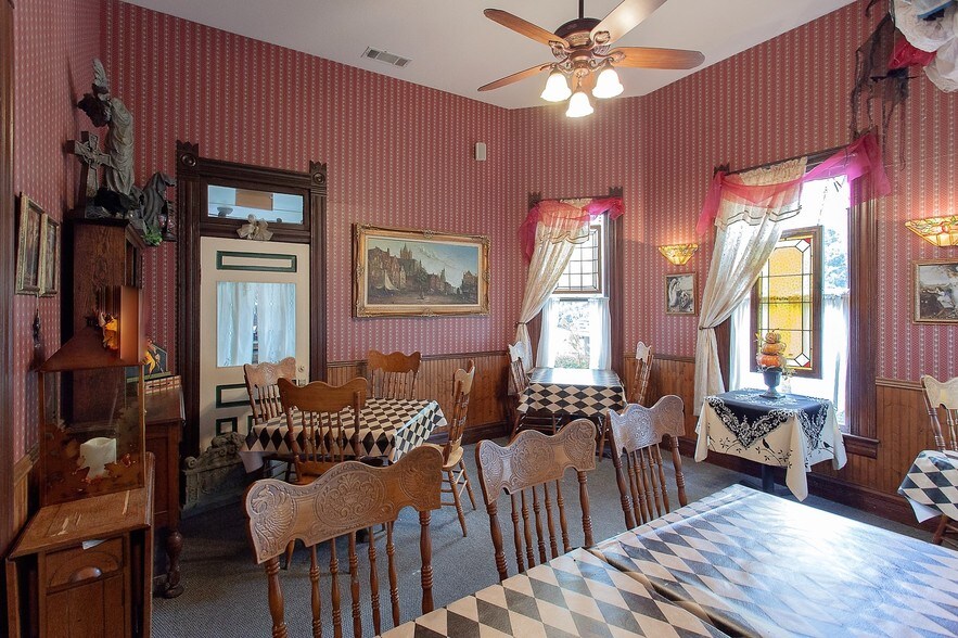 More Photos Of 814 Water St, Waxahachie Restaurant For Sale