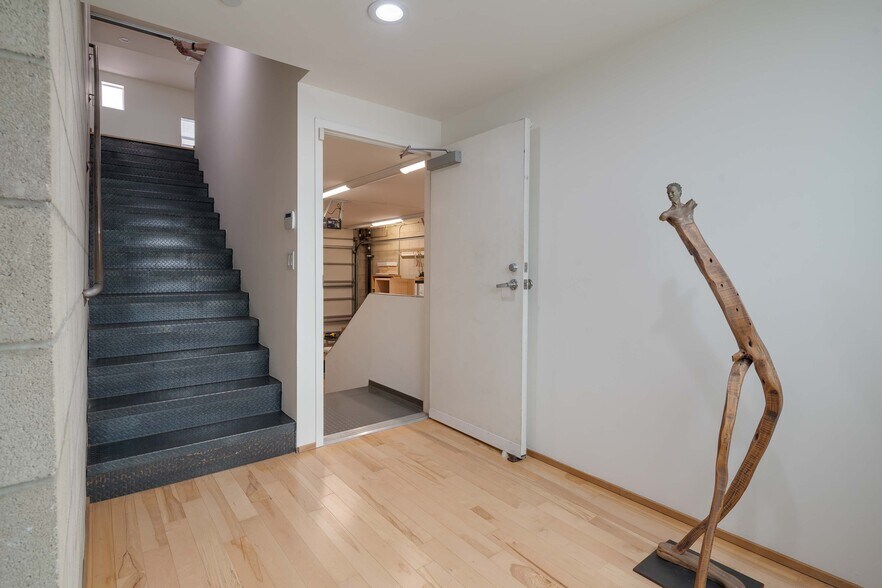 More Photos Of 717 N Highland Ave, Los Angeles Flex For Sale