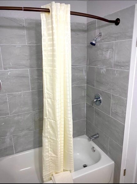 More Photos Of 4300 American Way, Memphis Hospitality For Sale